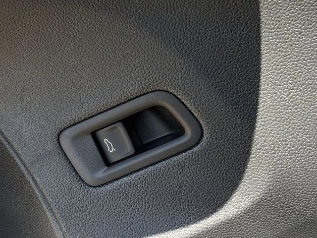 New 2026 Silver Volkswagen 2.0T SE w/Technology image 18