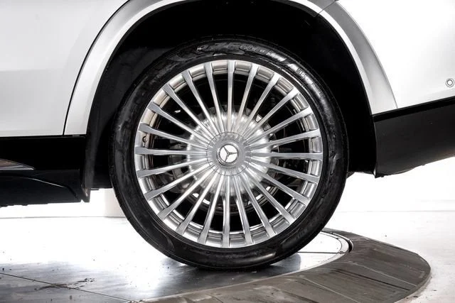 Used 2021 Maybach Two-Tone Paint Iridium Silver/Selenite Gre Mercedes-Benz Maybach GLS 600 image 16