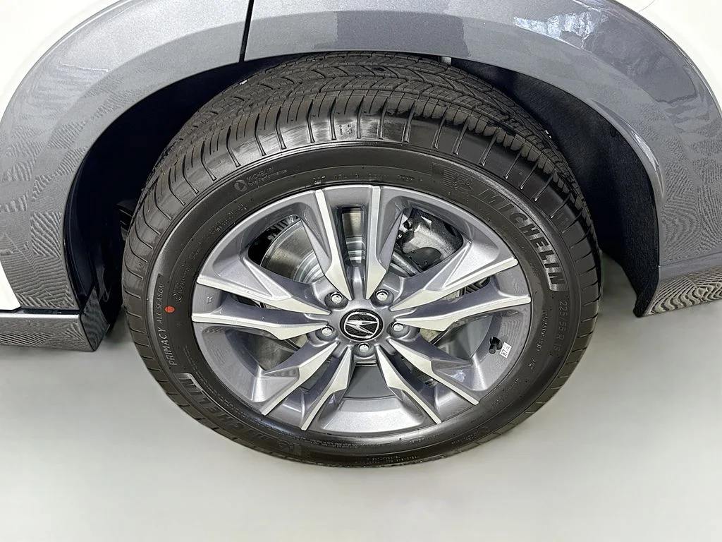 New 2026 Solar Silver Metallic Acura  image 31