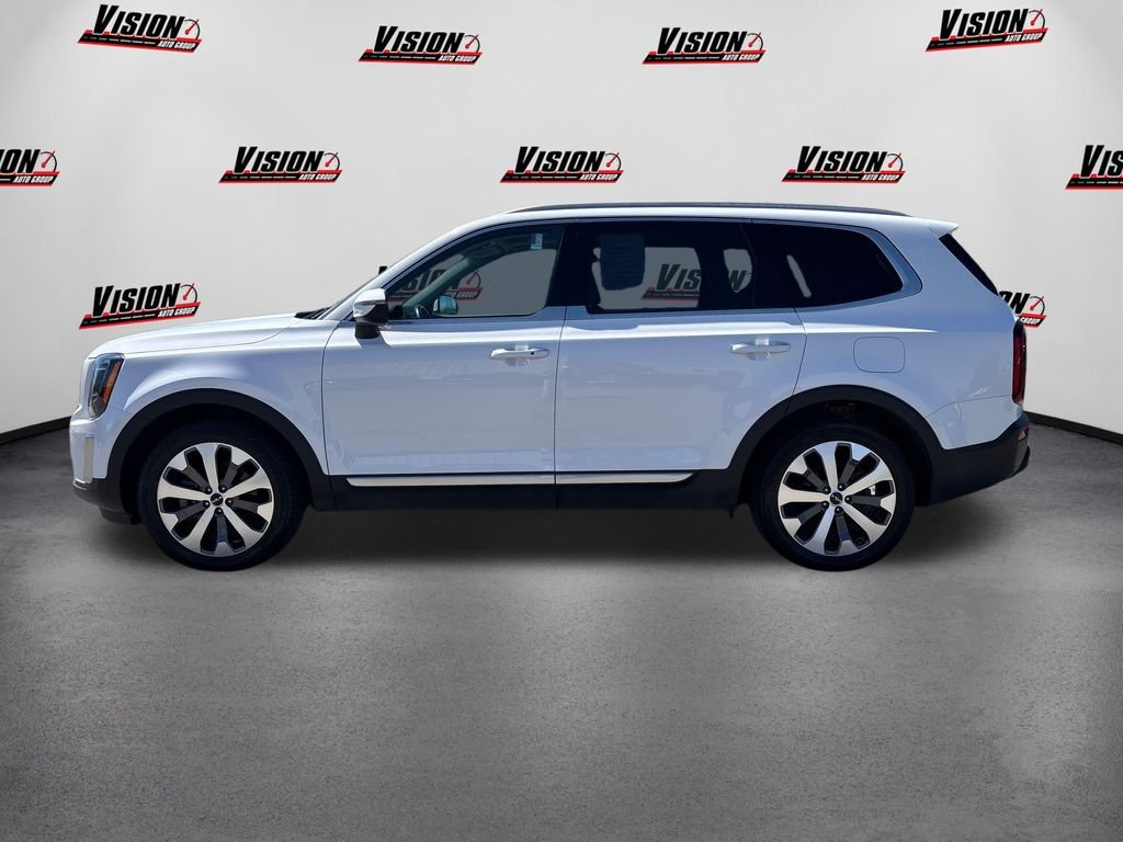 Used 2022 White Kia S image 8
