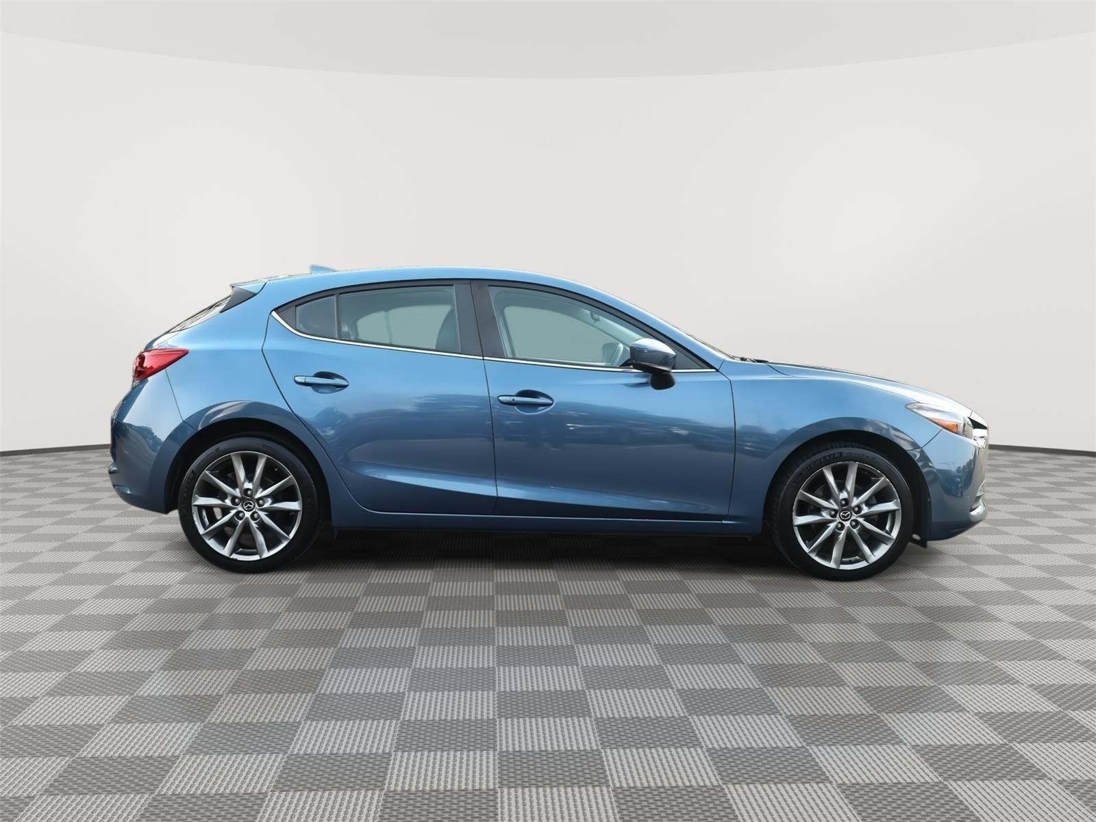 Used 2018 Eternal Blue Mica Mazda Touring image 8