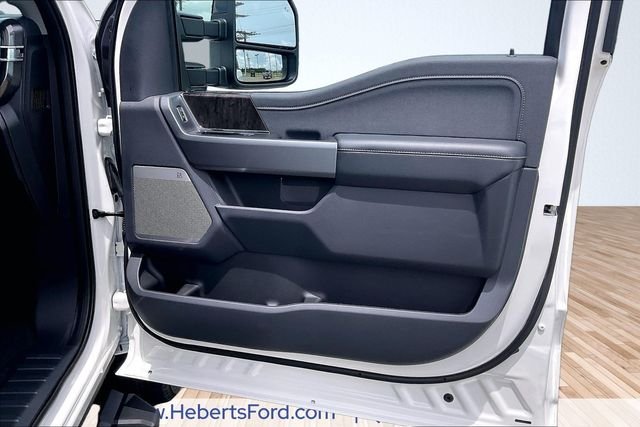 New 2026 Star White Metallic Tri-Coat Ford F-250® Lariat® image 36