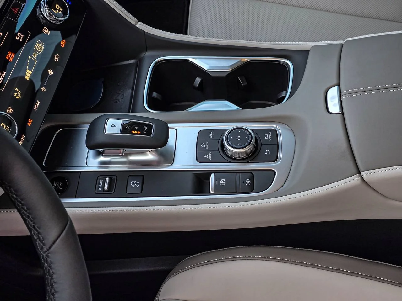 New 2027 RADIANT WHITE INFINITI Luxe AWD image 17