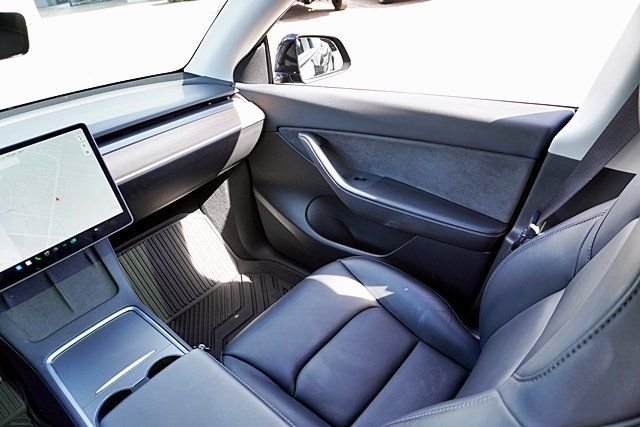Used 2021 Black Tesla Long Range image 19