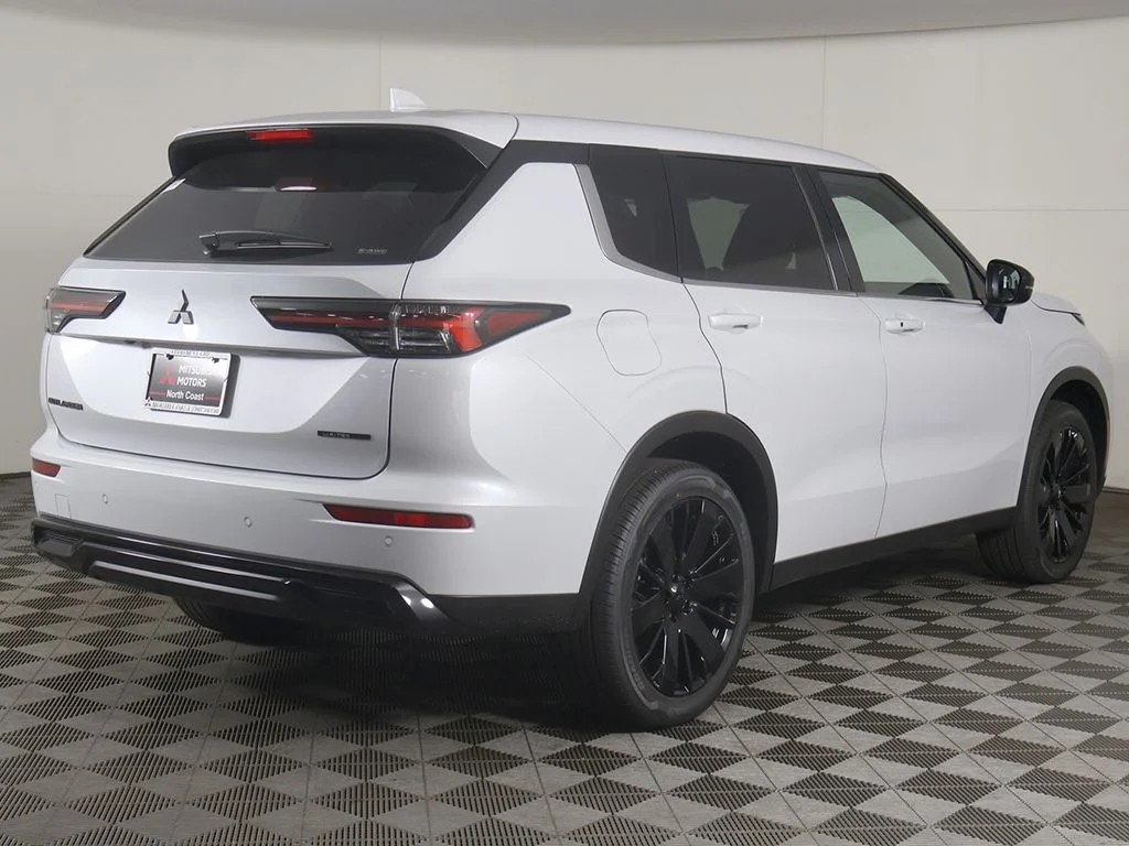 New 2026 White Mitsubishi LE 1.5T S-AWC image 10