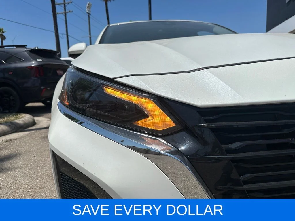 Used 2024 White Nissan 2.5 SV image 3
