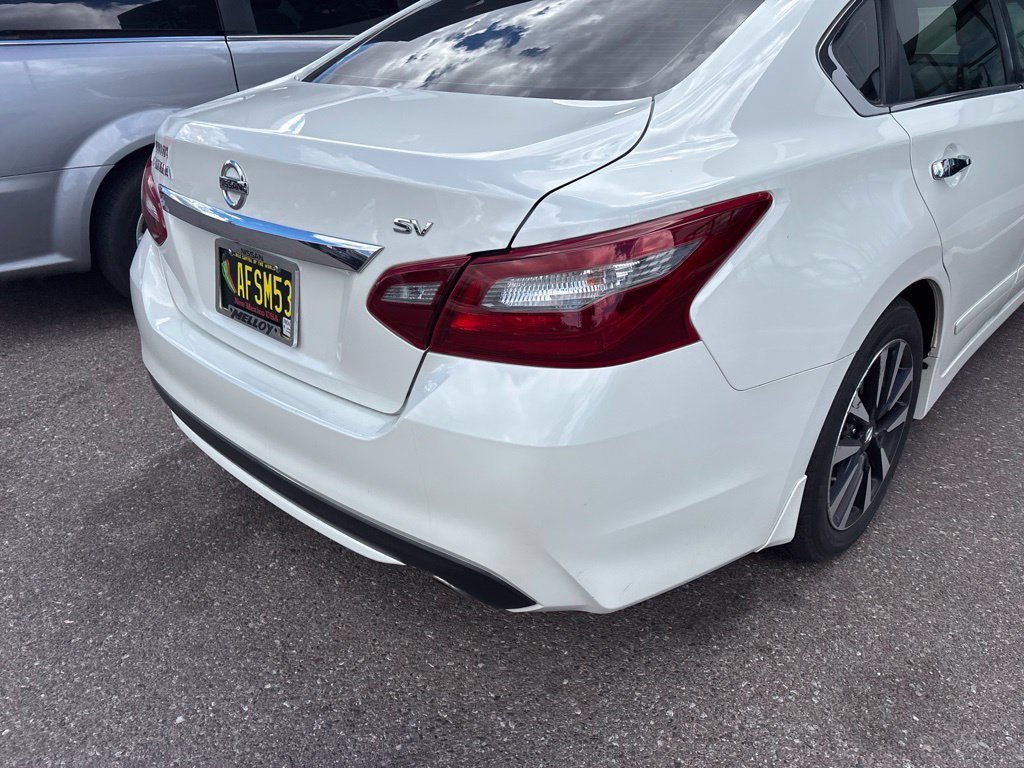 Used 2018 White Nissan 2.5 SV image 17