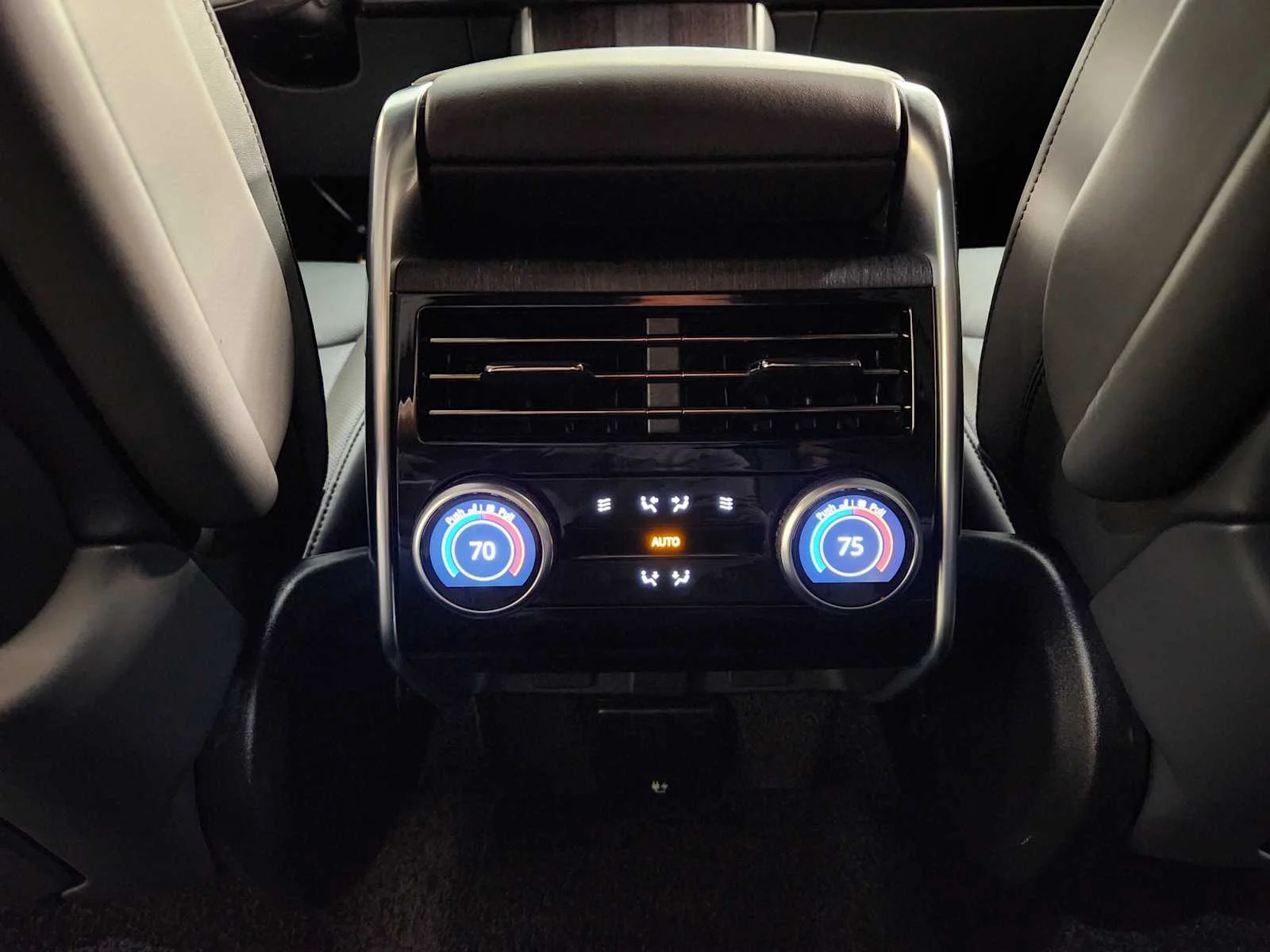 Used 2025 Fuji White Land Rover Autobiography - P530 SWB image 50