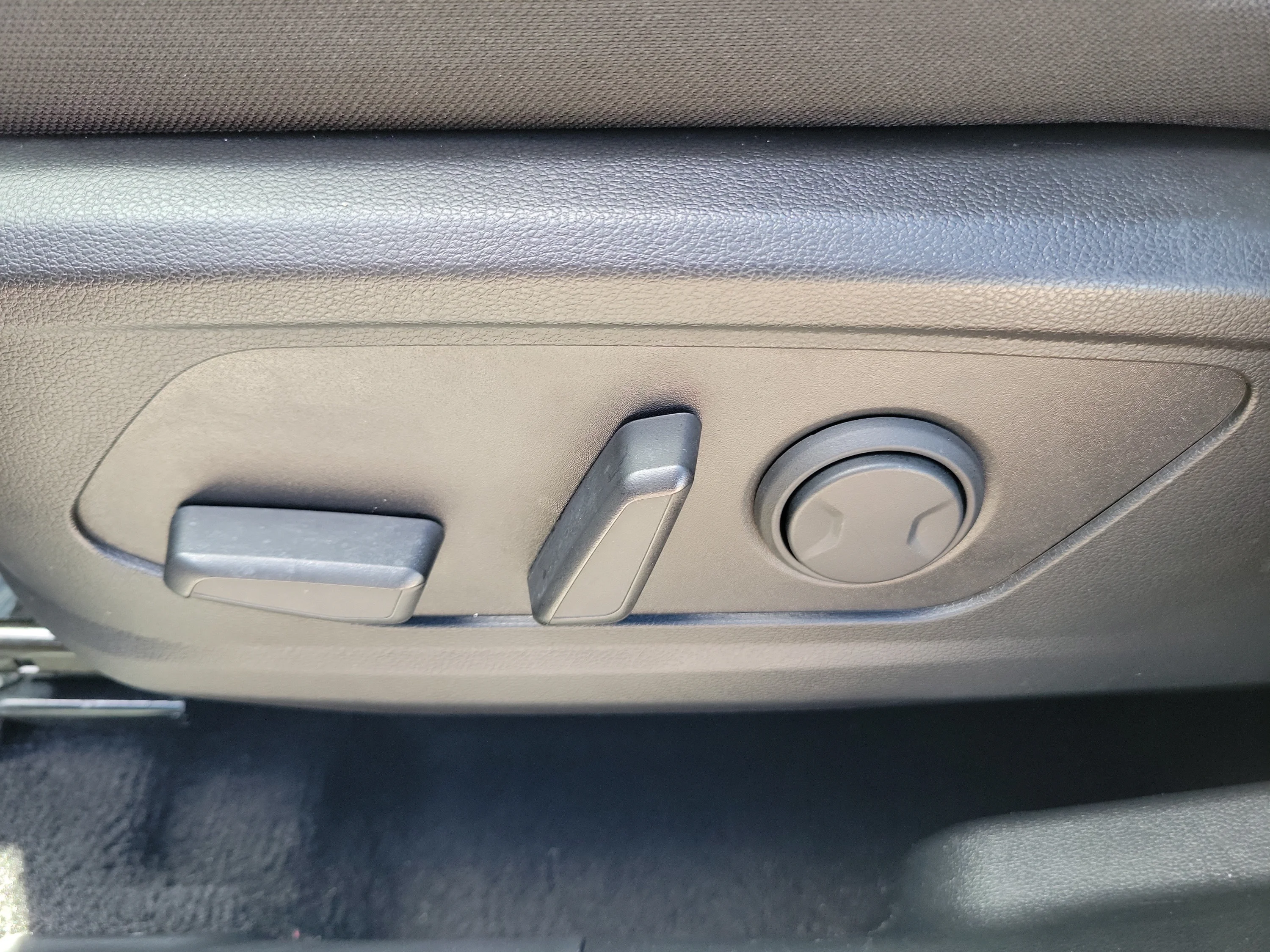 Used 2023 Hampton Gray Hyundai SEL image 17