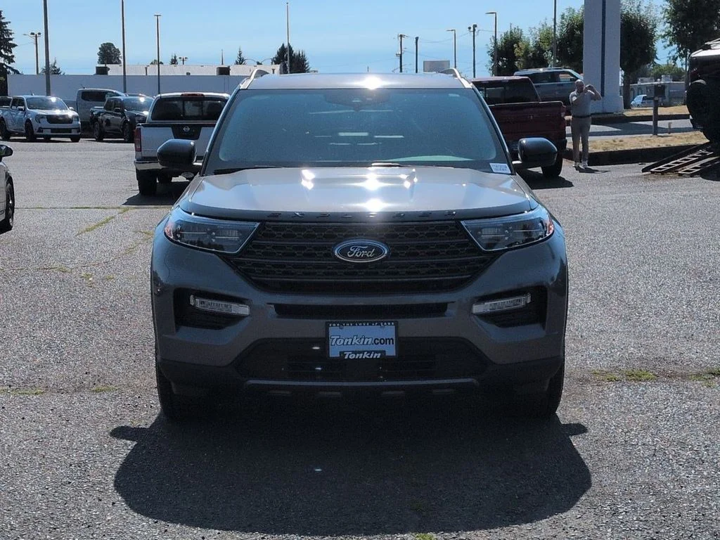 Used 2023 Gray Metallic Ford XLT image 8