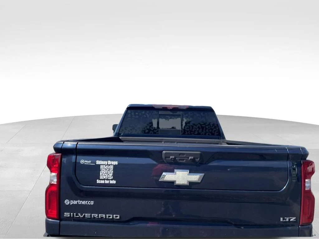 Used 2022 Blue Chevrolet LTZ image 4
