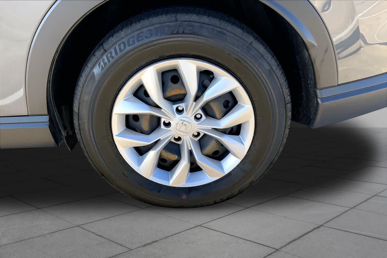 Used 2025 Meteorite Gray Metallic Honda LX image 11