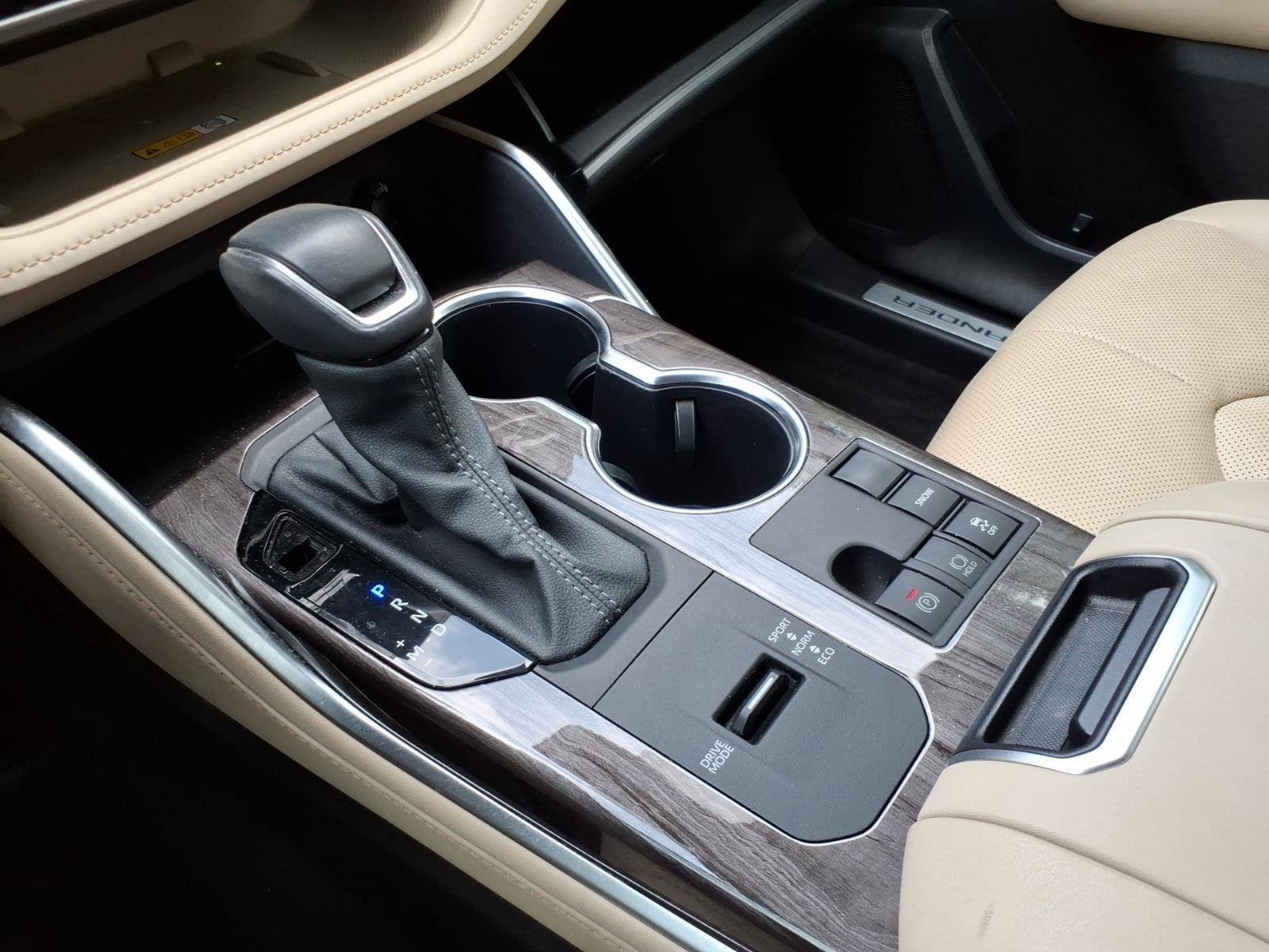 Used 2024 Wind Chill Pearl Toyota Limited image 22