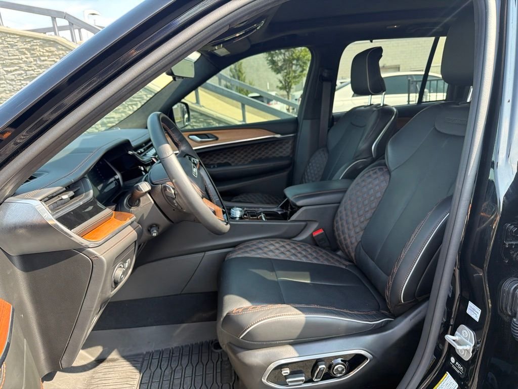 Used 2025 Black Jeep Summit Reserve image 10