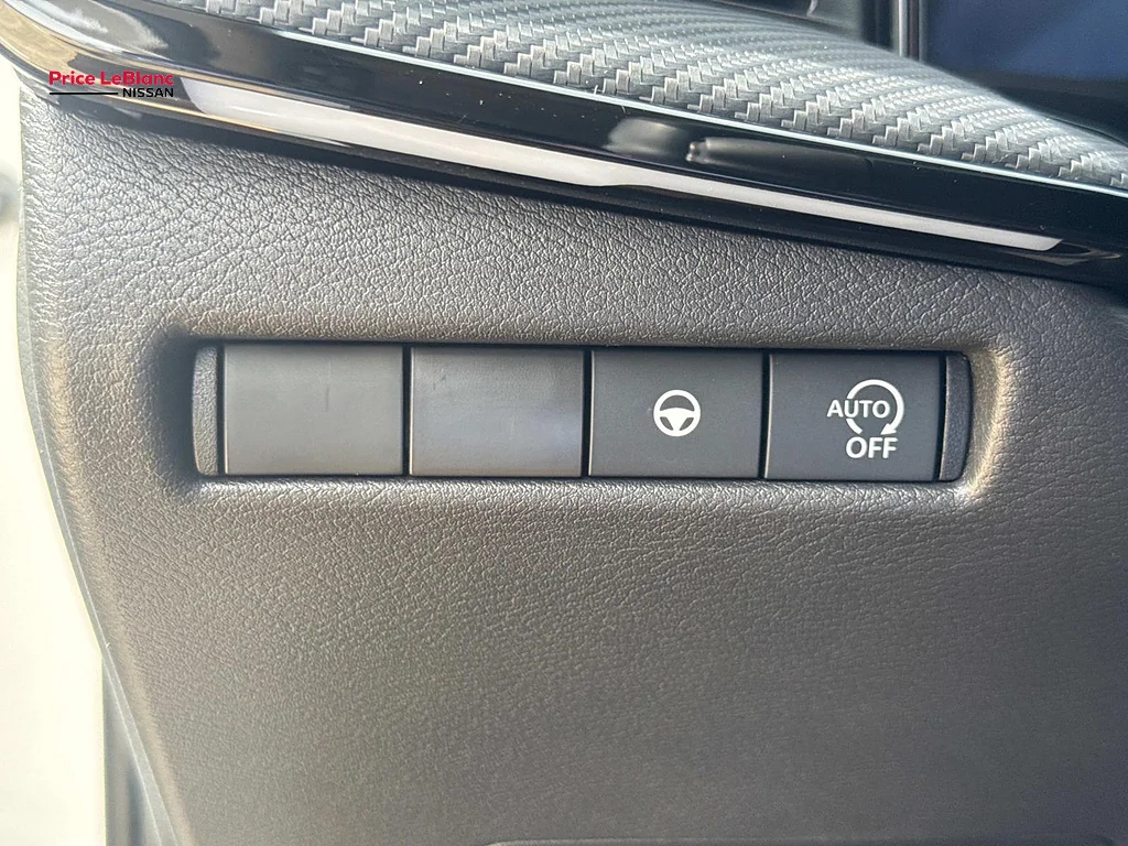 Certified Used 2025 Aspen White TriCoat Nissan SR image 20