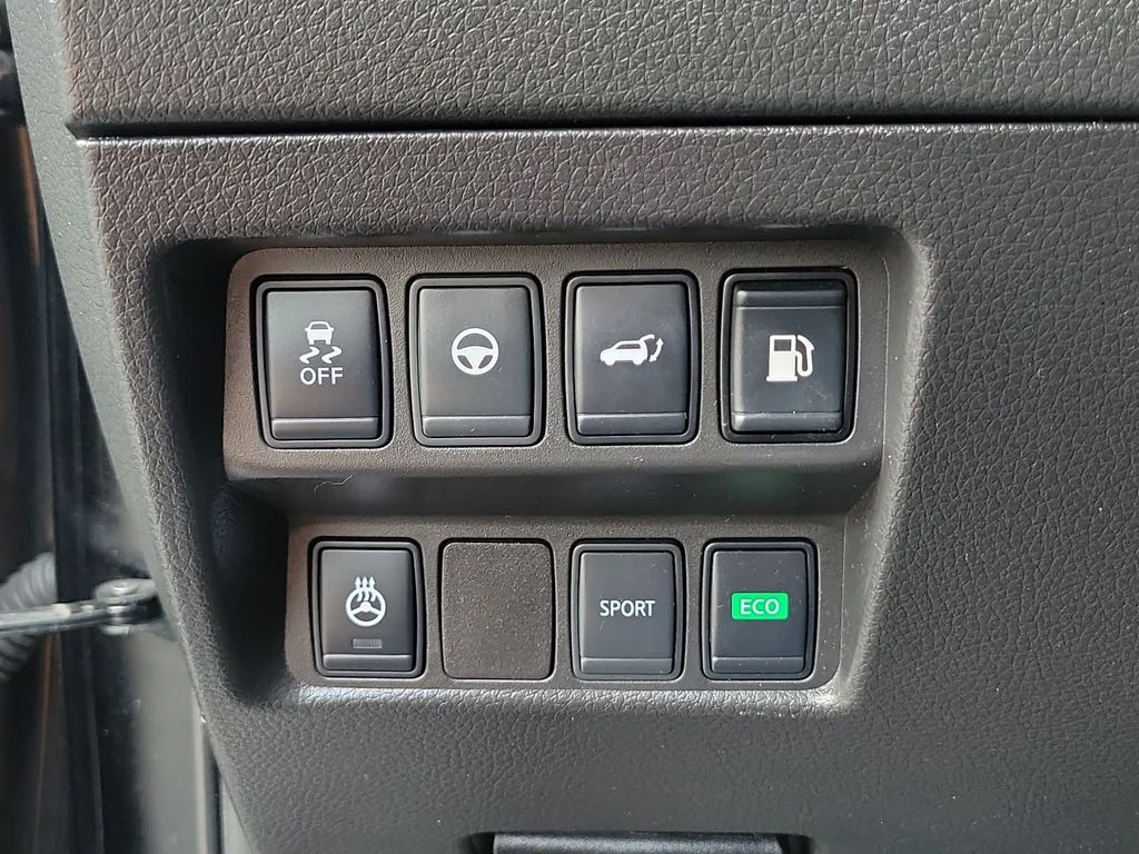 Used 2018 Black Nissan SL image 24