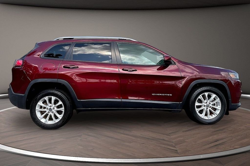 Used 2020 Red Jeep Latitude image 9