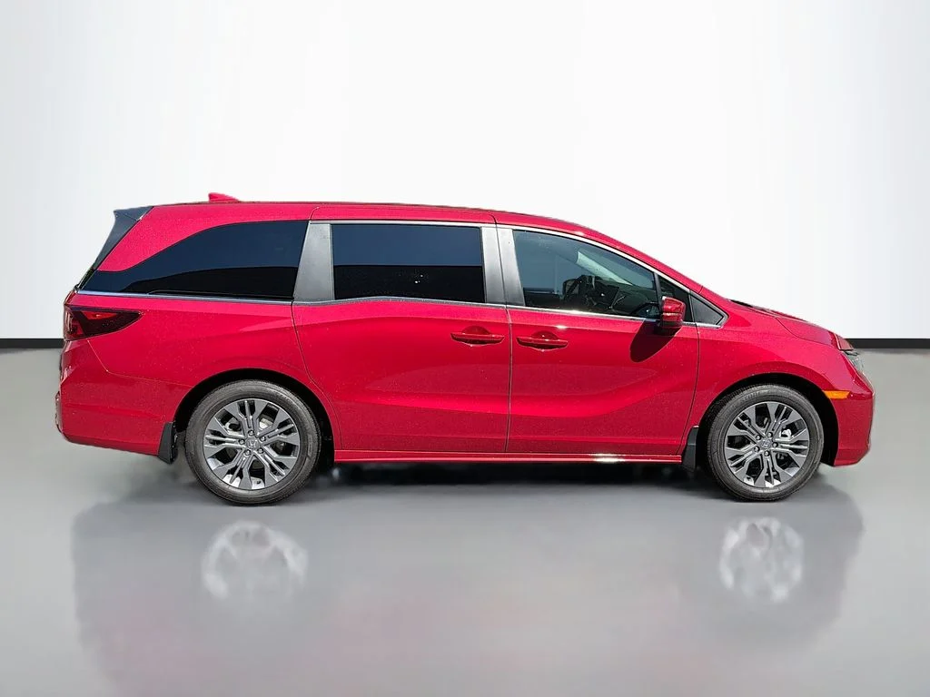 Used 2026 Radiant Red Metallic II Honda Touring image 4