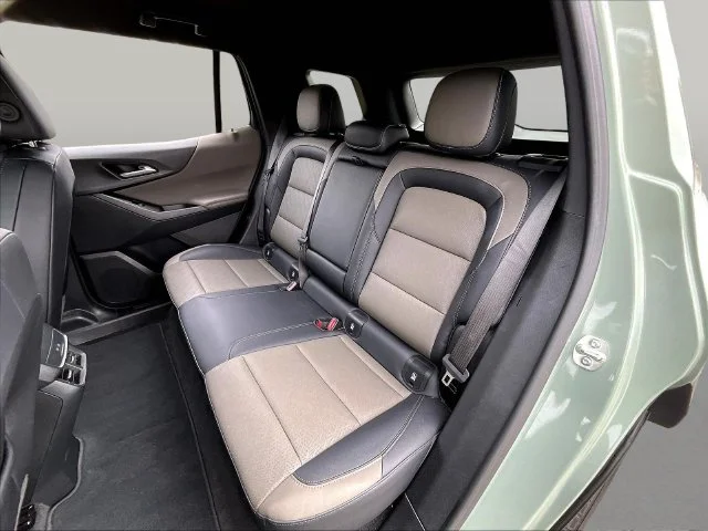 Used 2025 Green Chevrolet LT image 25