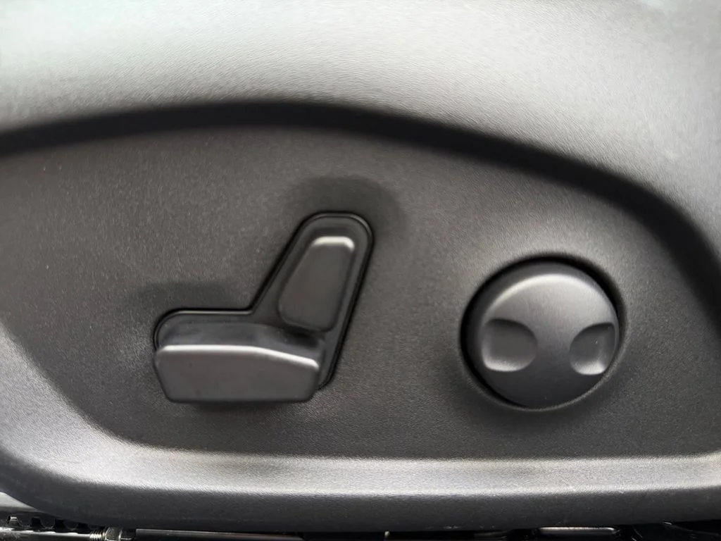 Used 2025 Silver Jeep Limited image 30
