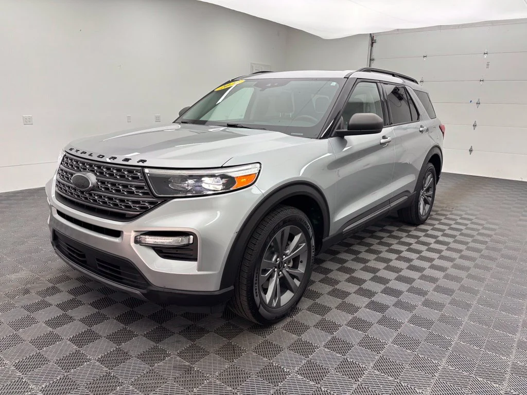 Used 2021 Silver Ford XLT image 2