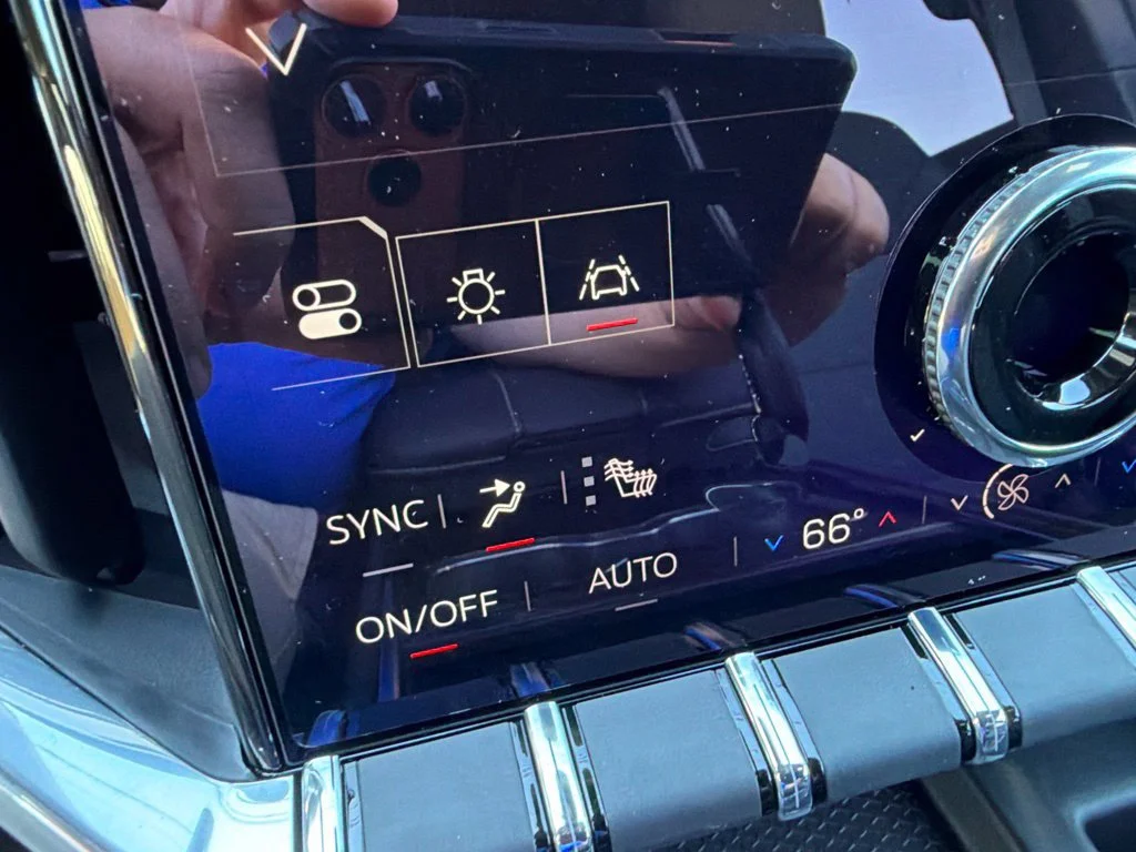New 2027 Summit White GMC Elevation image 17