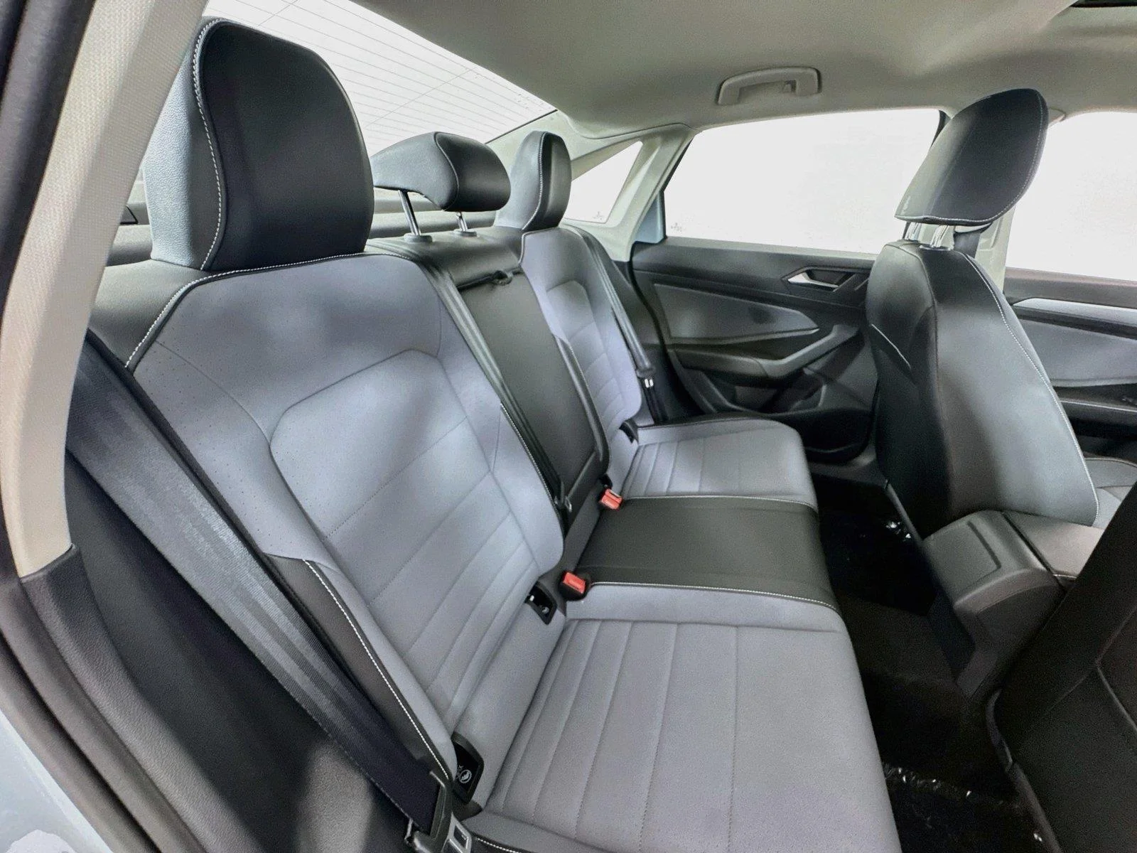 New 2027 GRAY Volkswagen SE image 27