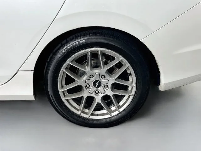 Used 2020 White Honda EX image 25