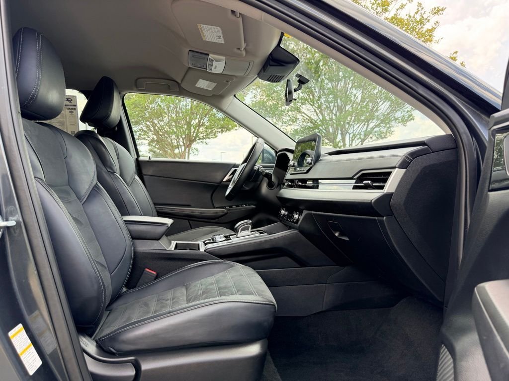 Used 2024 Blue Mitsubishi SE image 11