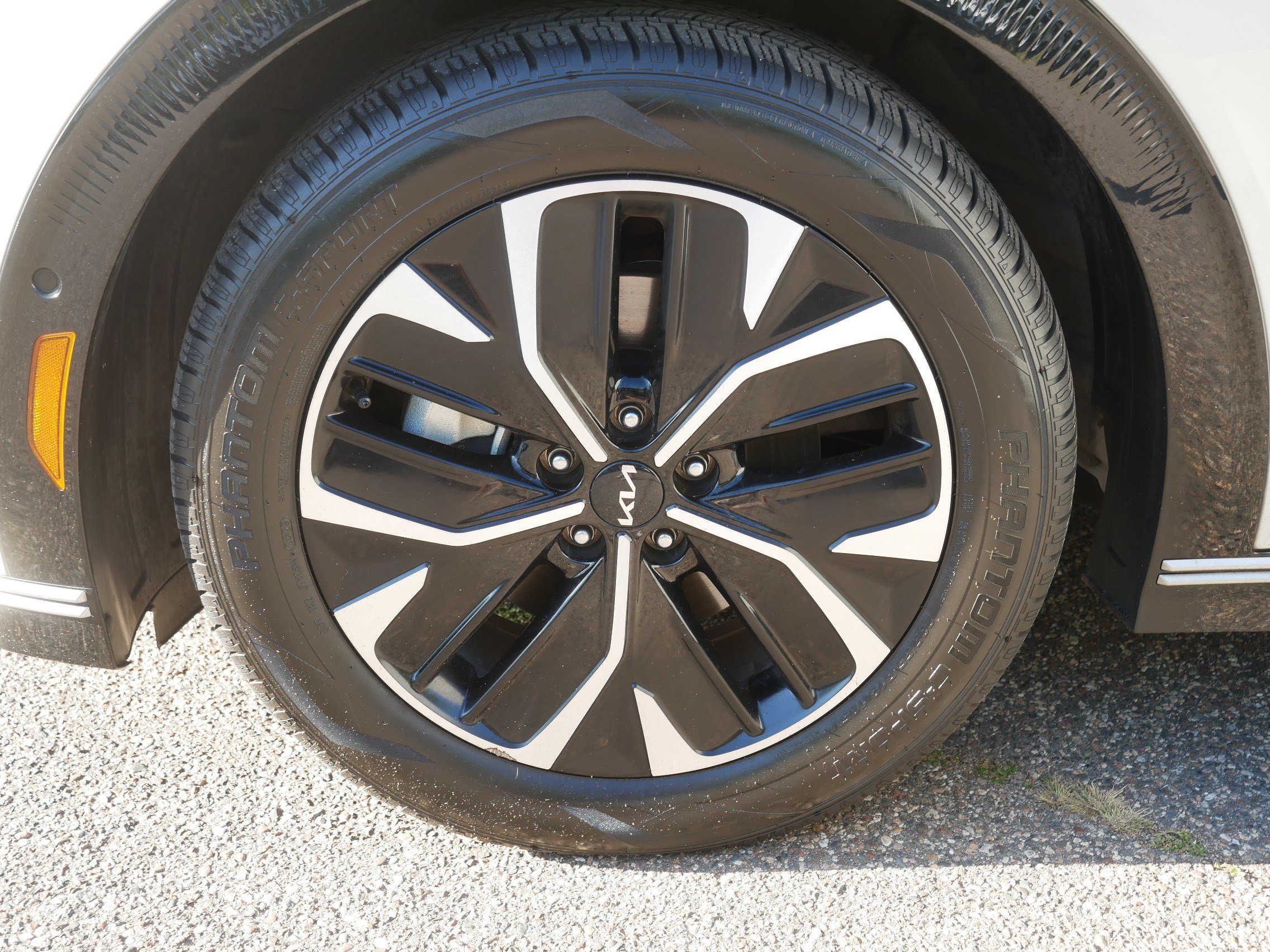 Certified Used 2023 Glacier Kia Wind image 15