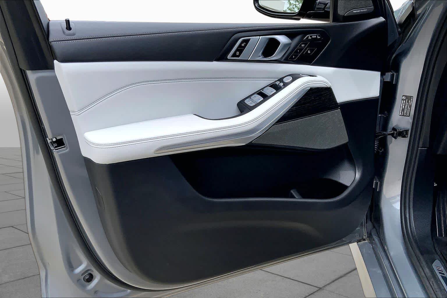 Used 2025 Skyscraper Grey Metallic BMW xDrive40i image 20