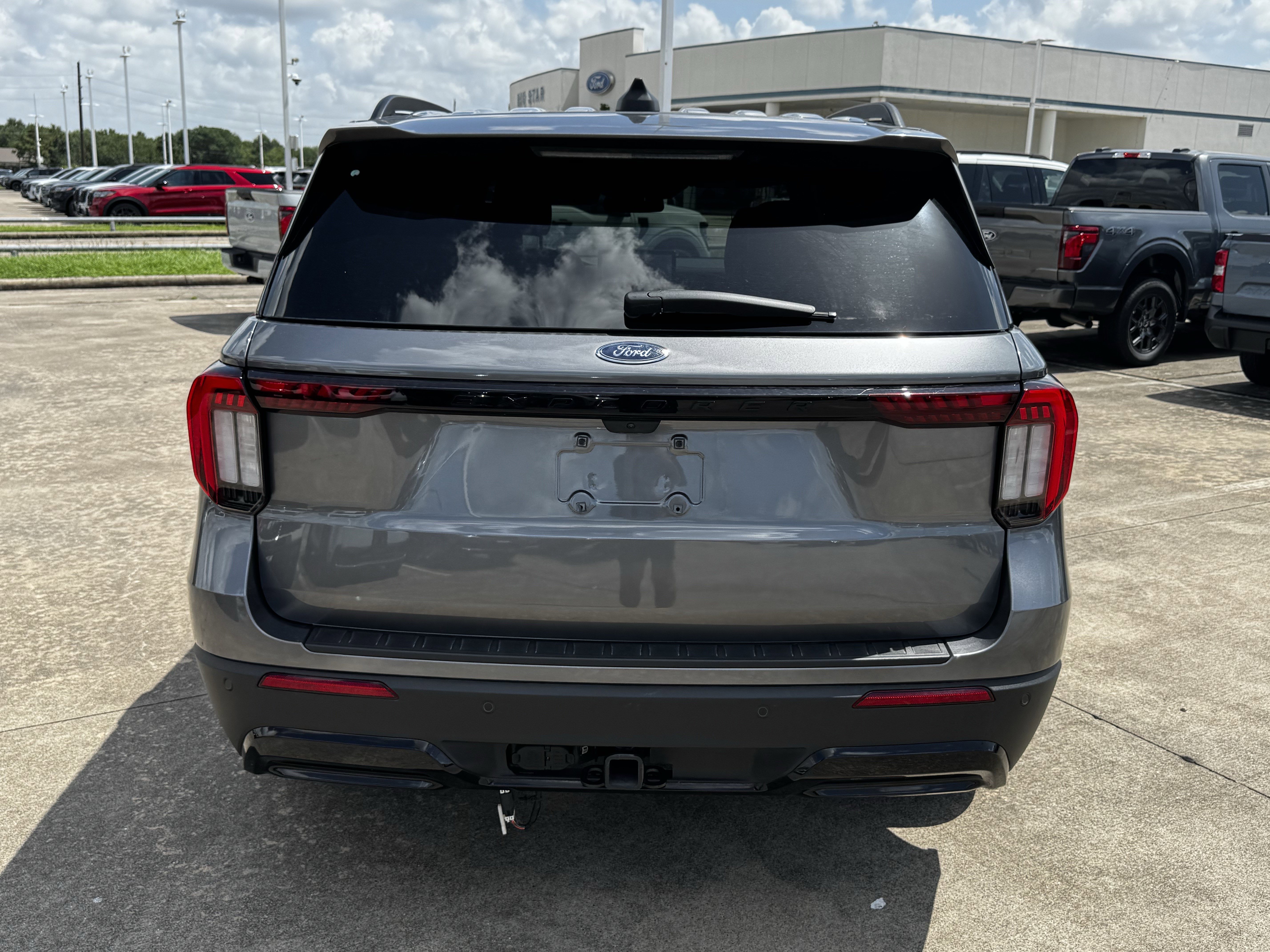 New 2026 Carbonized Gray Metallic Ford ST-Line image 8