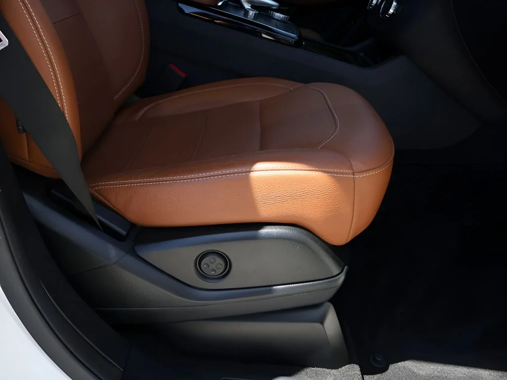 Used 2019 designo Diamond White Metallic Mercedes-Benz GLE 43 AMG® image 13