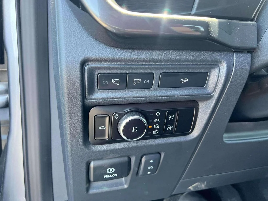Used 2023 Iconic Silver Metallic Ford XLT image 18
