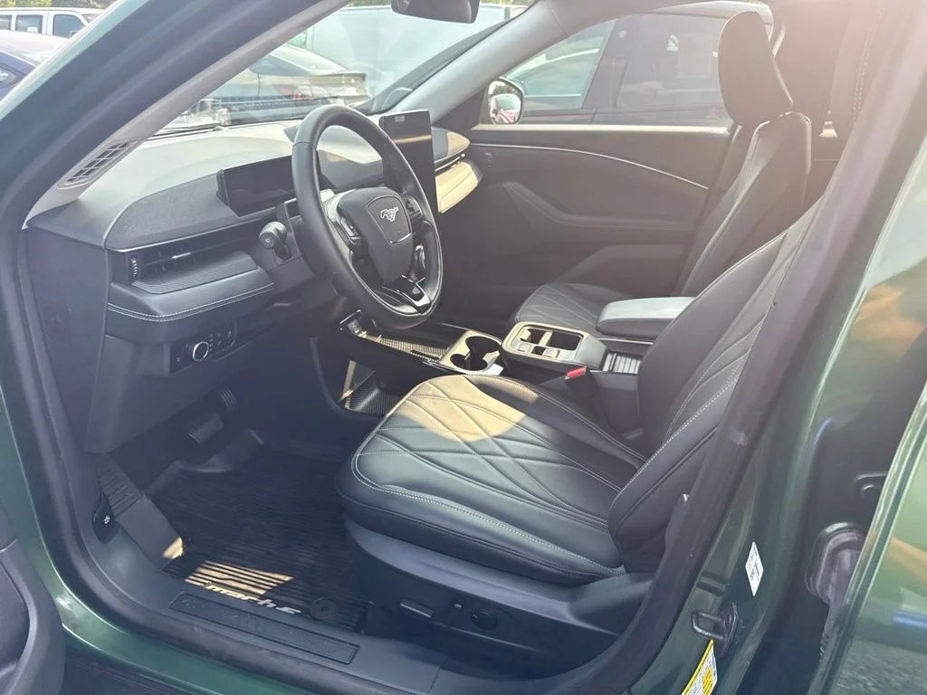 Used 2025 Green Ford Select image 3
