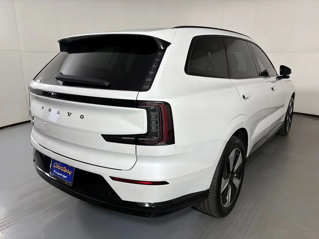 New 2026 Crystal White Volvo Plus image 8