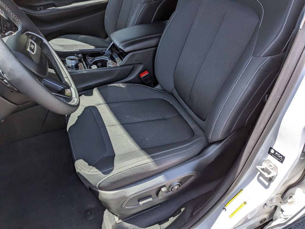 Used 2023 White Jeep Laredo image 20