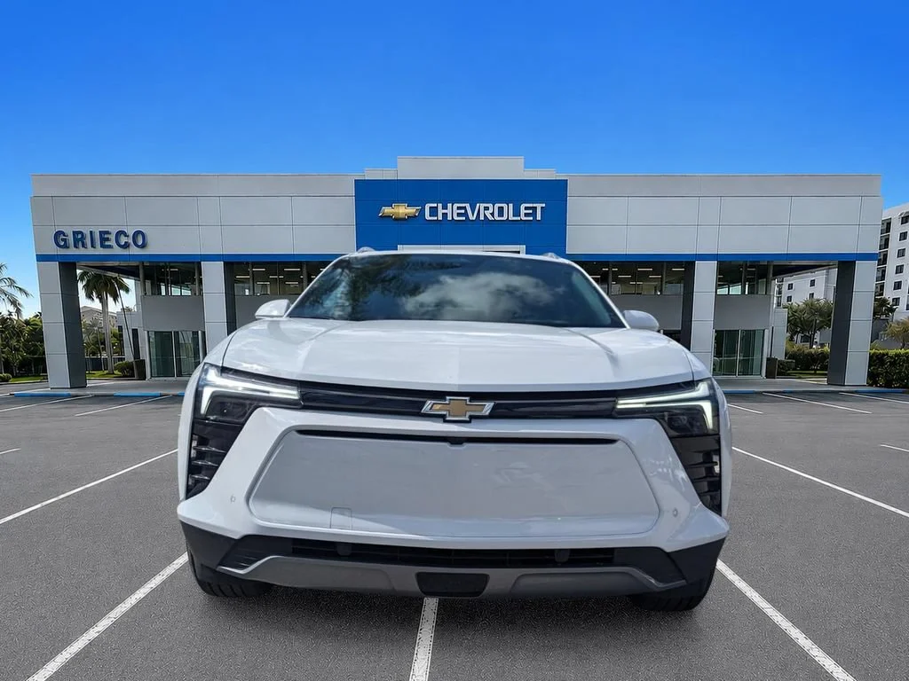 New 2025 Summit White Chevrolet LT image 3
