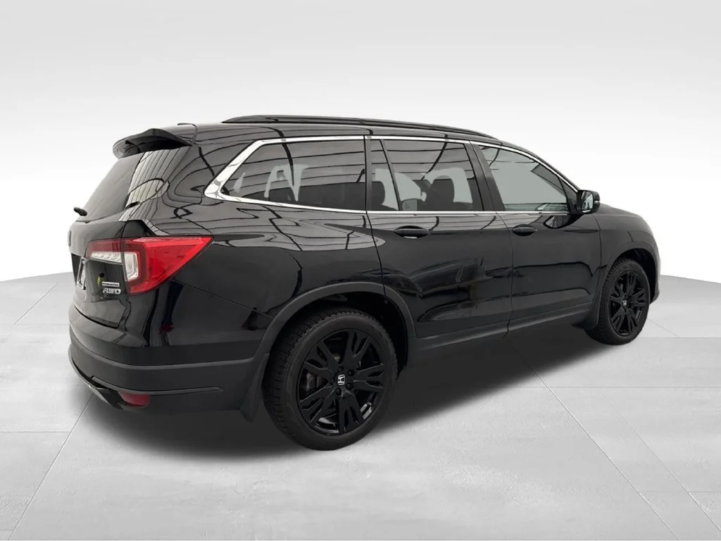 Certified Used 2022 Crystal Black Pearl Honda AWD SE image 42