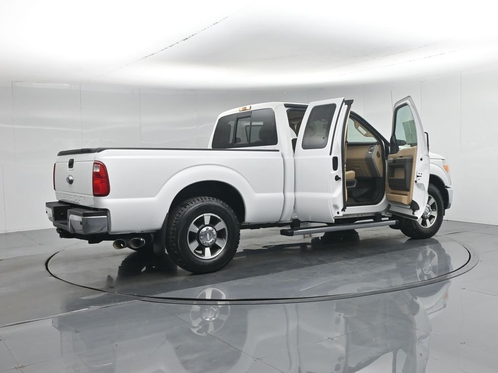 Used 2013 White Ford Lariat image 5