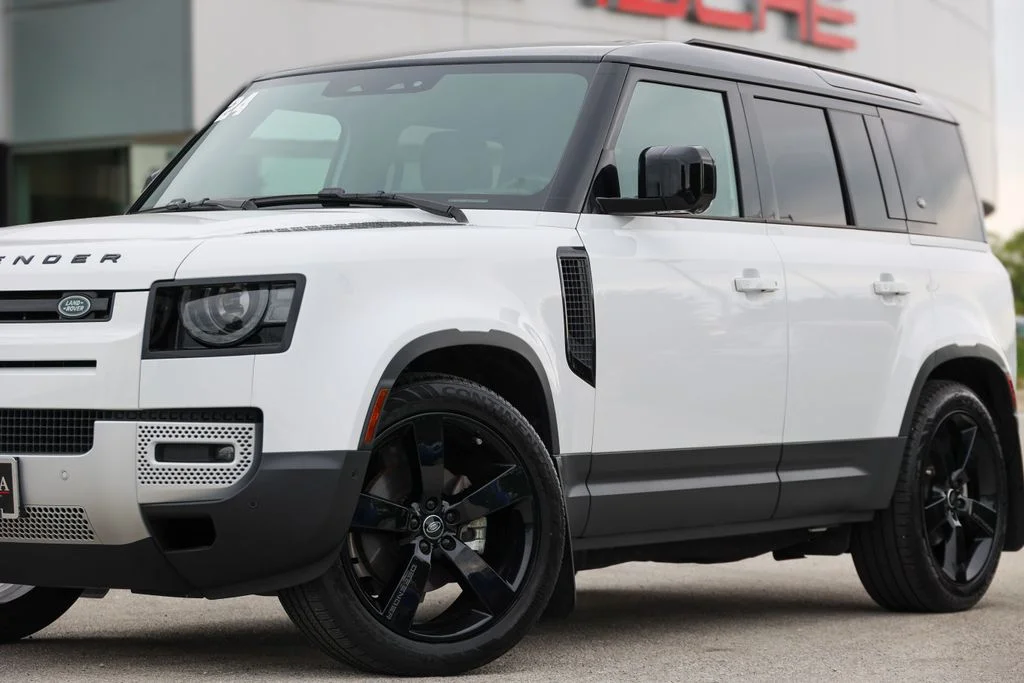 Used 2024 White Land Rover S image 20