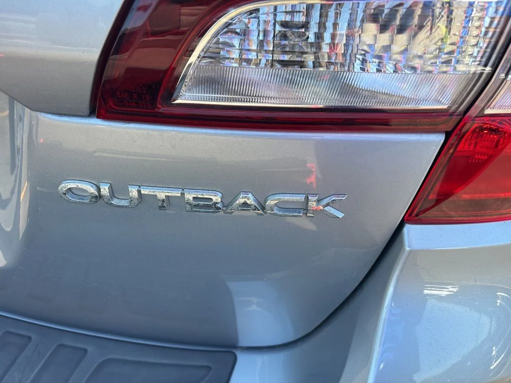 Used 2016 Ice Silver Metallic Subaru 2.5i Premium image 5