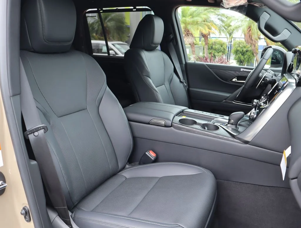 Used 2026  Lexus 700h Overtrail image 41