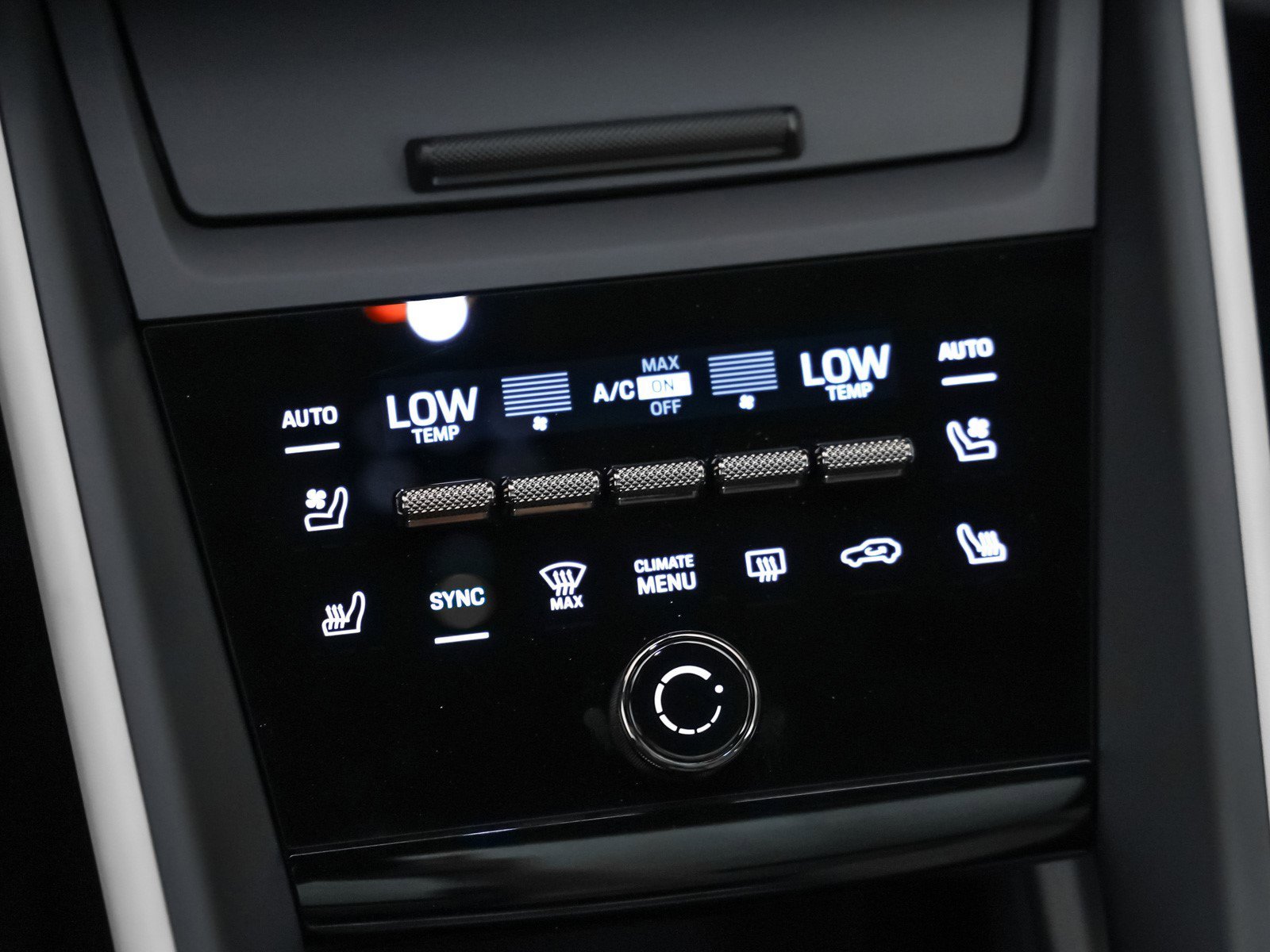 2025 Porsche Macan Turbo Electric - Photo 19