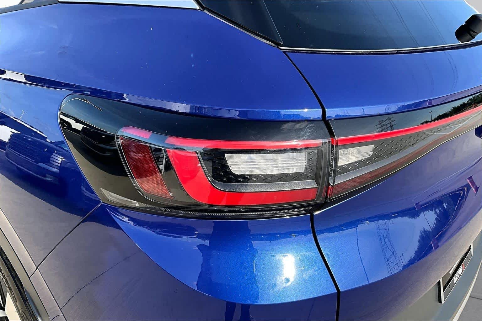 Used 2022 Dusk Blue Metallic/Black Roof Volkswagen Pro S image 25