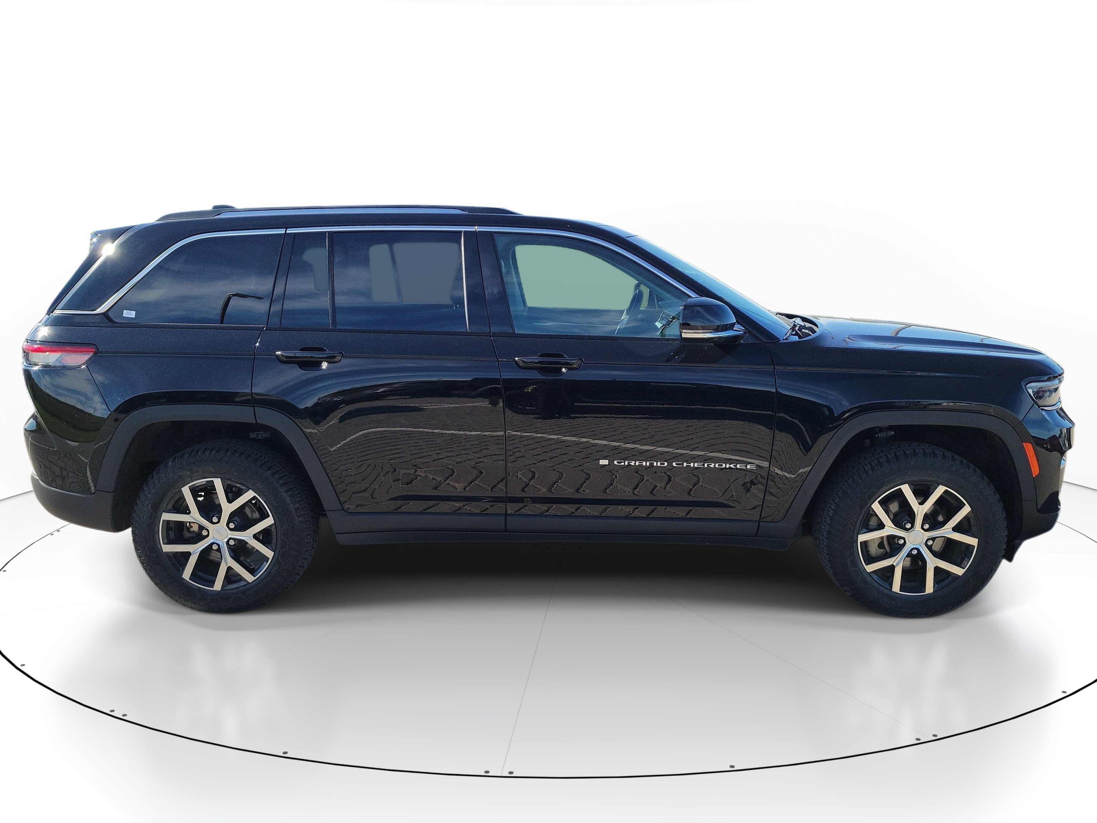 Used 2023 Diamond Black Crystal Pearlcoat Jeep Limited image 6