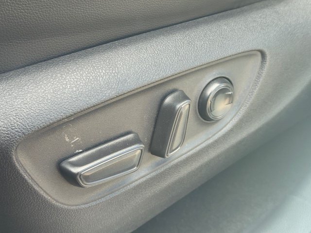 Certified Used 2023  Toyota Platinum image 15
