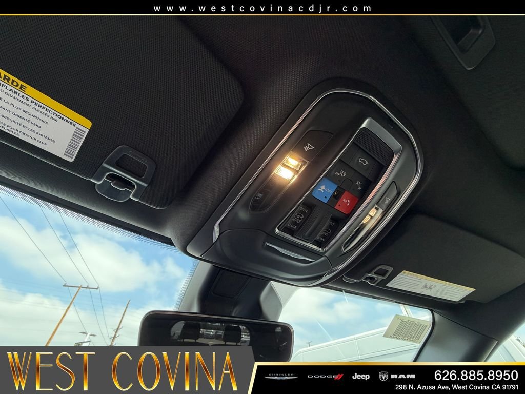New 2026 Diamond Black Crystal Pearl-Coat Exterior Paint Jeep Altitude image 24