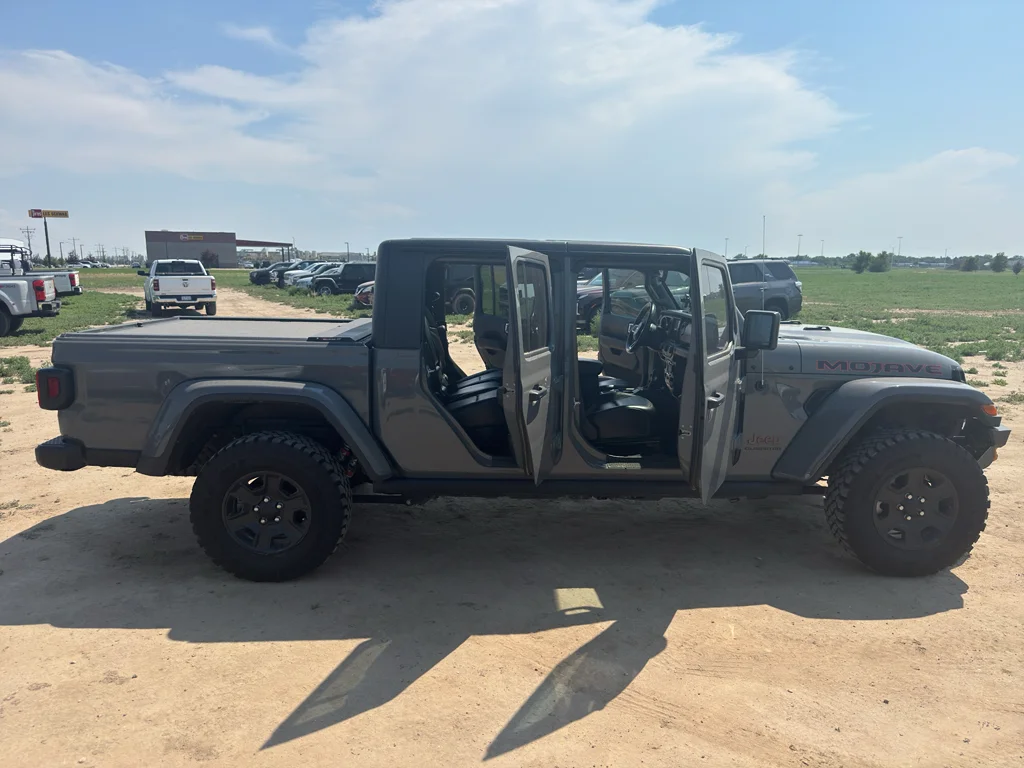 Used 2022 Sting-Gray Clearcoat Jeep Mojave image 23