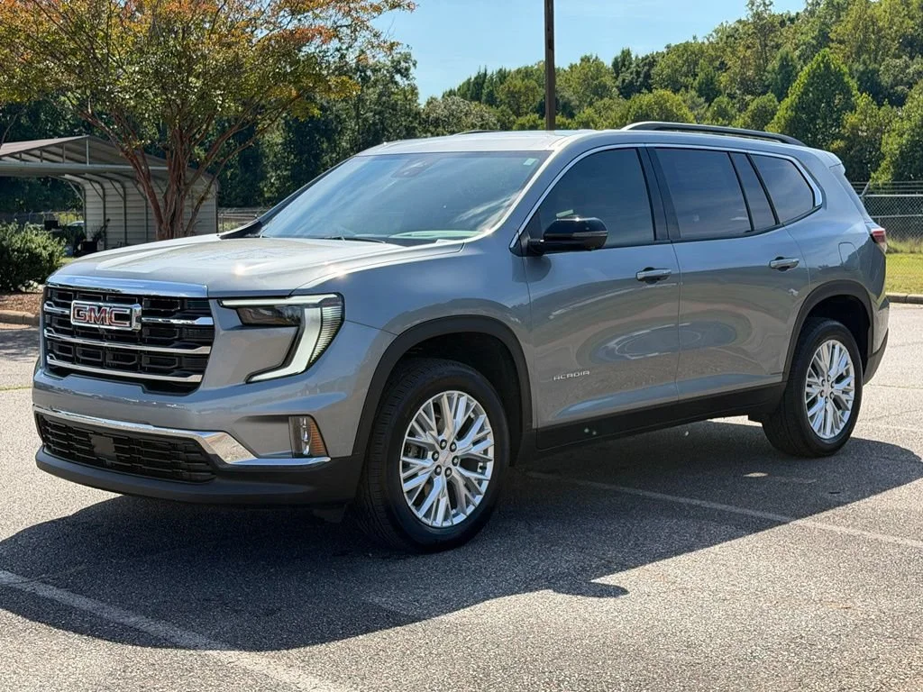 New 2026 Sterling Metallic GMC Elevation image 32
